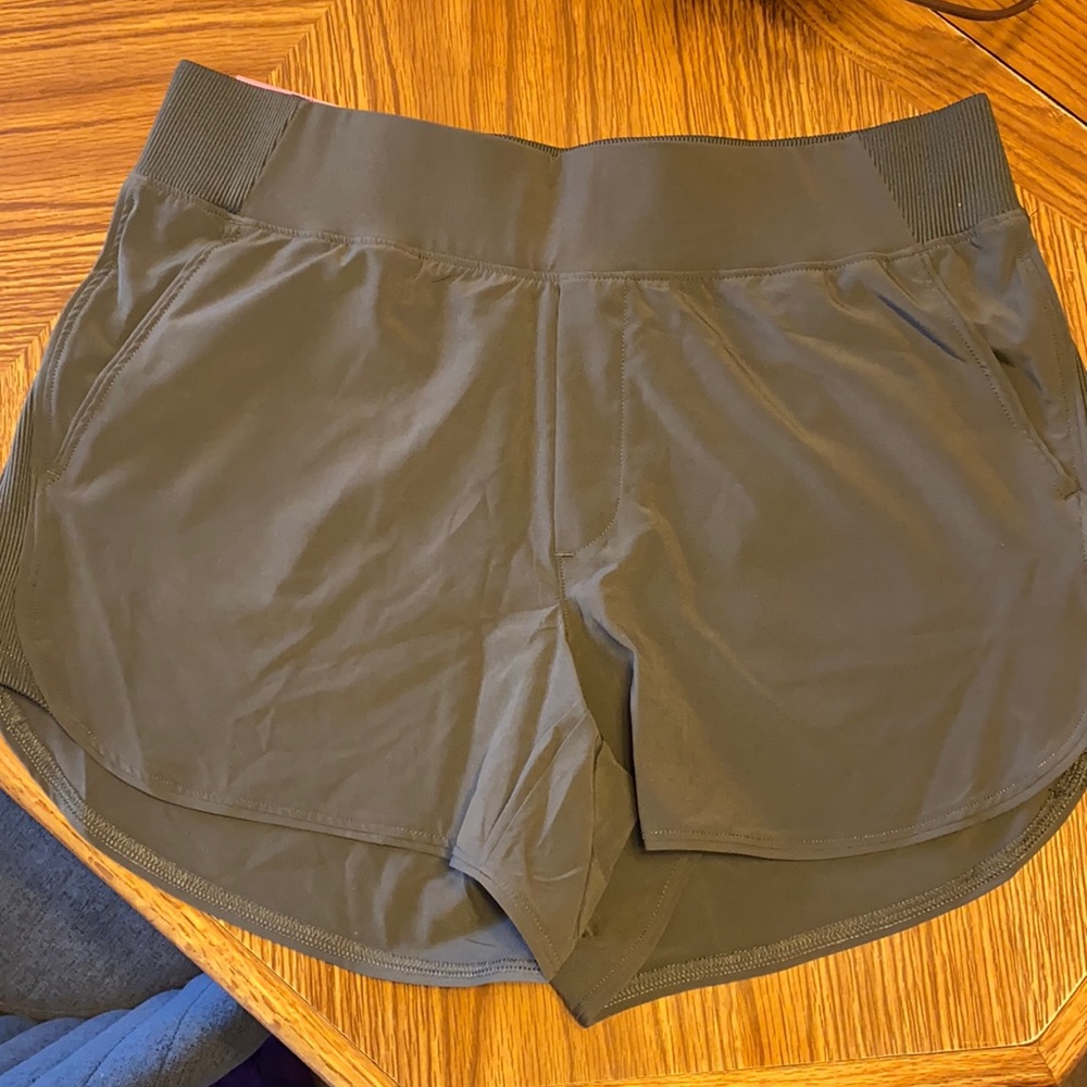 Active Woven Womens shorts - Picture 3 of 6